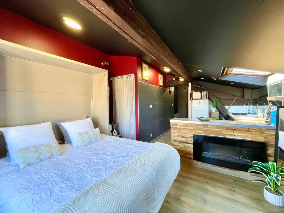 Bed, TV and multimedia, Photo of the whole room, heating, towels, kitchen