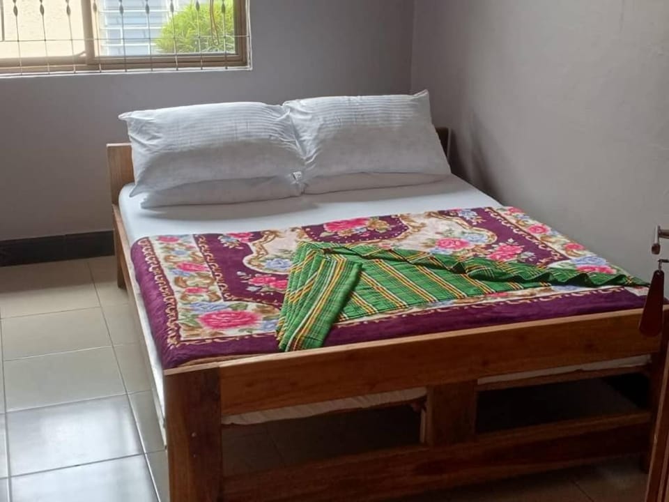 Bed, Photo of the whole room, towels