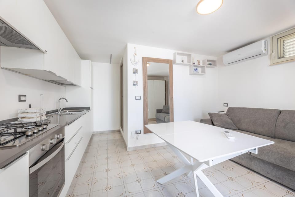 Bed, Kitchen or kitchenette
