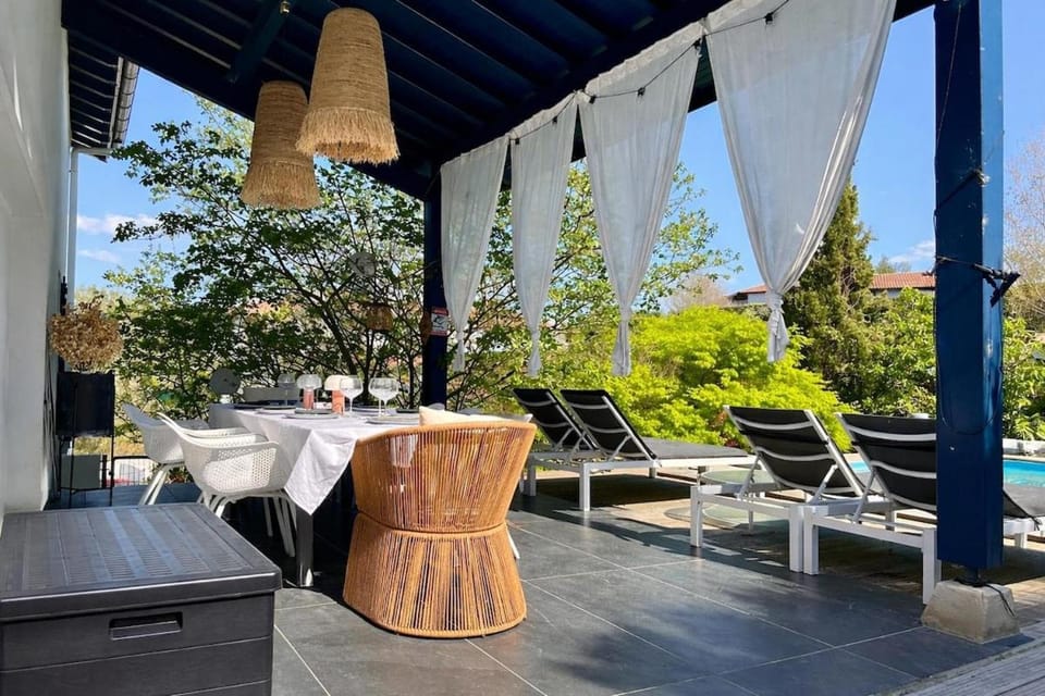 Balcony/Terrace, sunbed