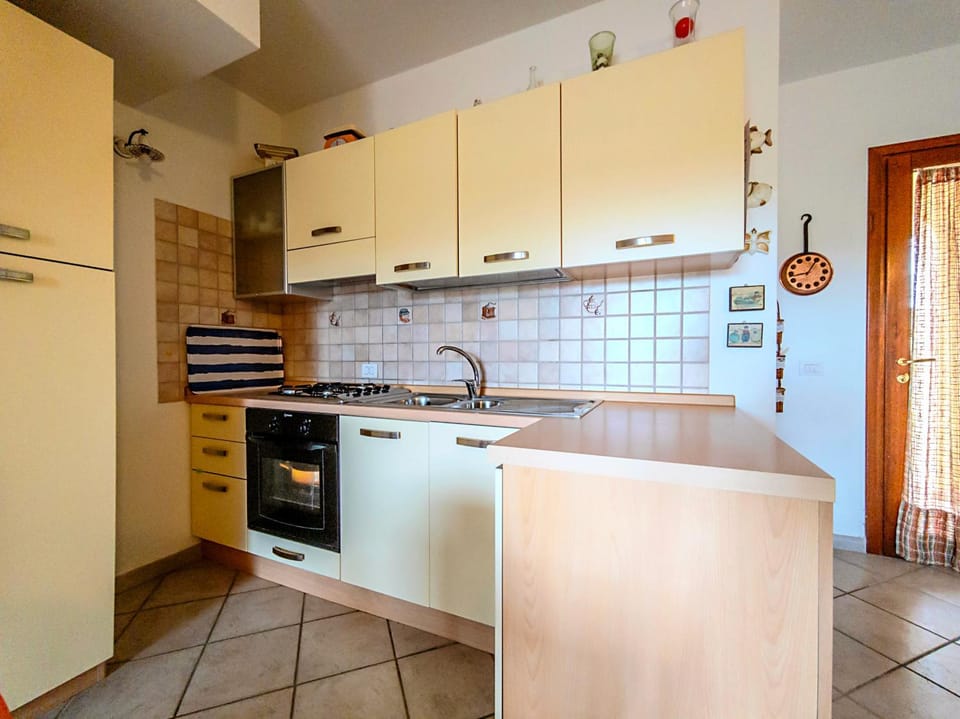 Kitchen or kitchenette, oven