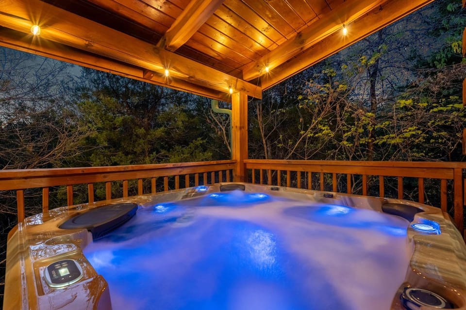 New Peaceful Mtn Retreat Near Lake Hot Tub House in Douglas Lake