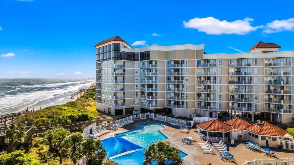 Oceanfront Stay w Pools & Stunning Coastal Views House in North Topsail Beach