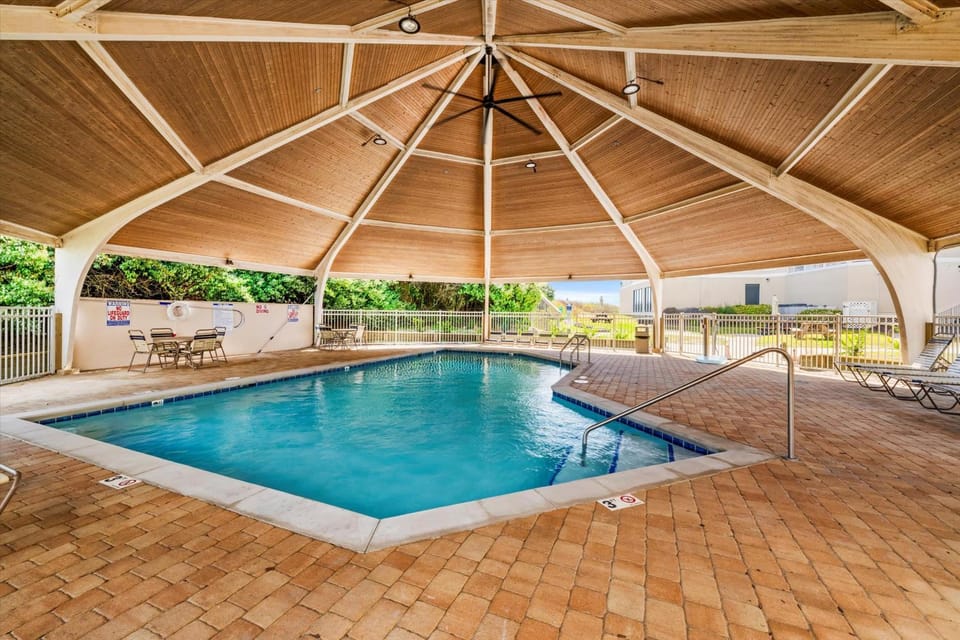 Oceanfront Stay w Pools & Stunning Coastal Views House in North Topsail Beach