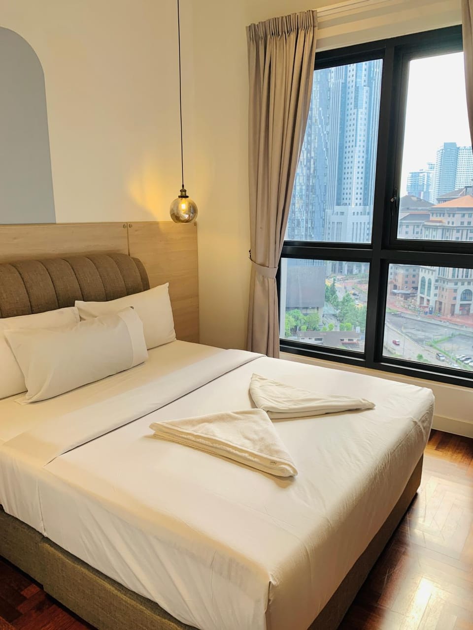 Bed, Bedroom, towels