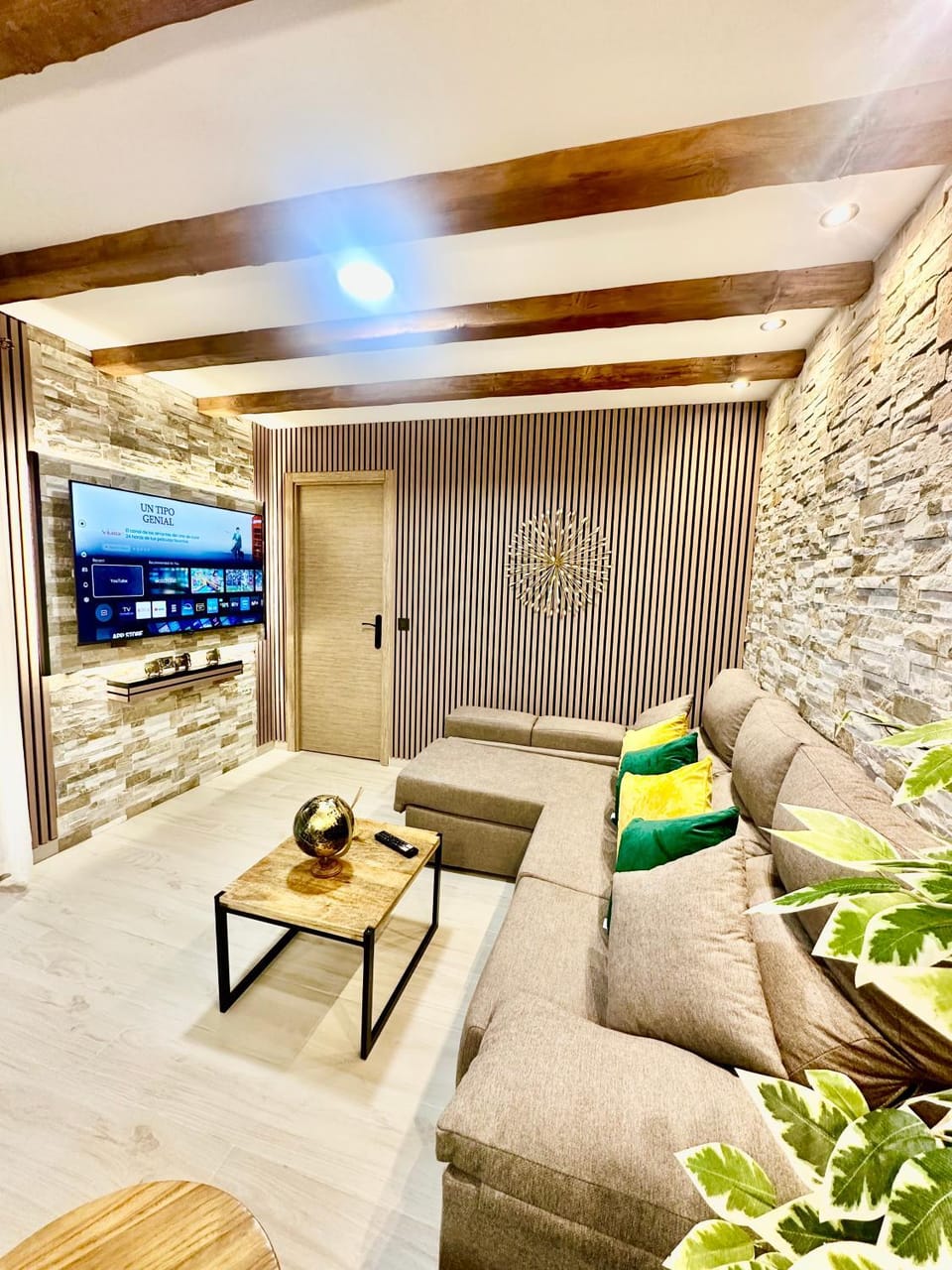 TV and multimedia, Living room, Seating area