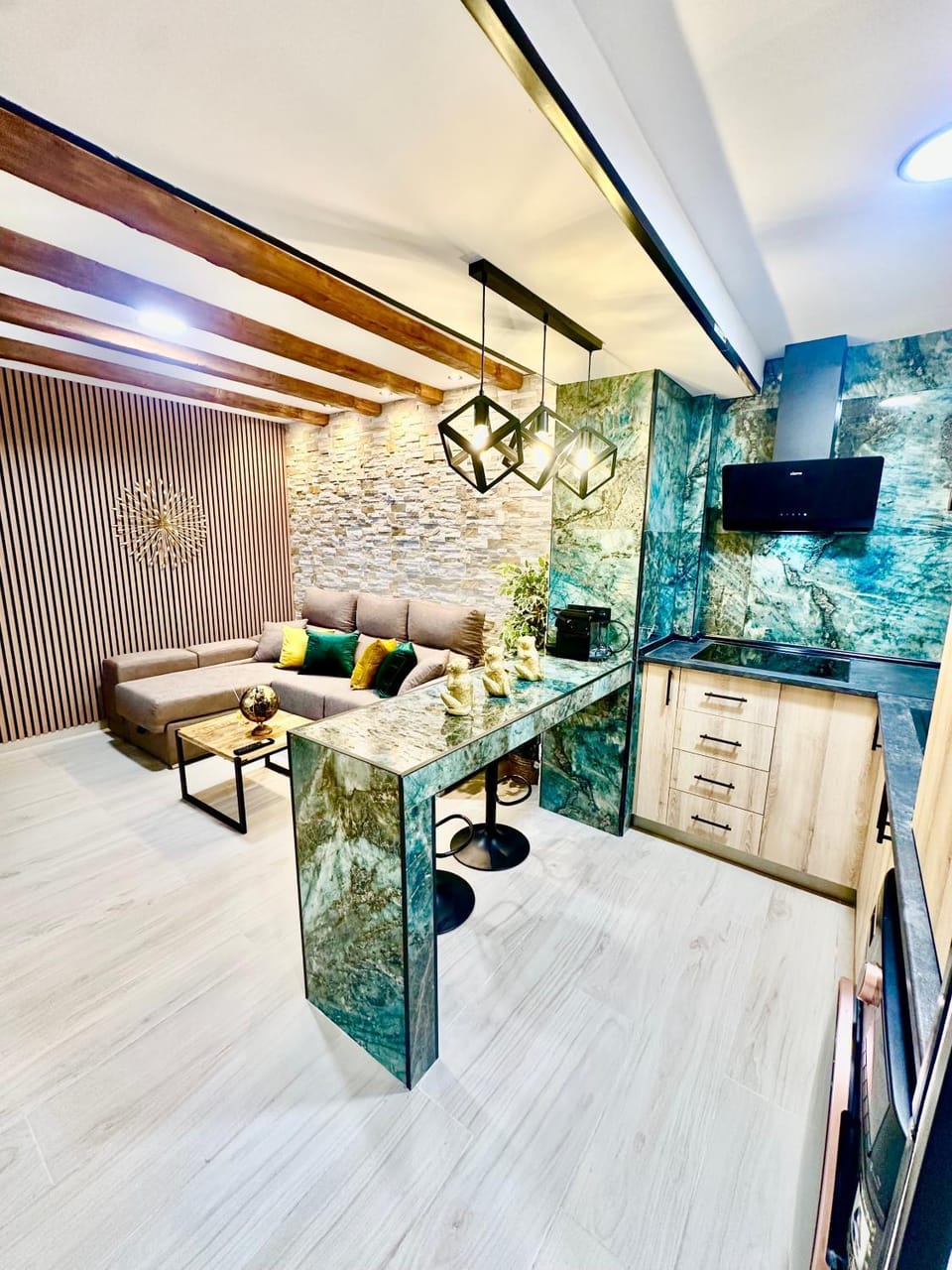 TV and multimedia, Kitchen or kitchenette, Living room, Seating area