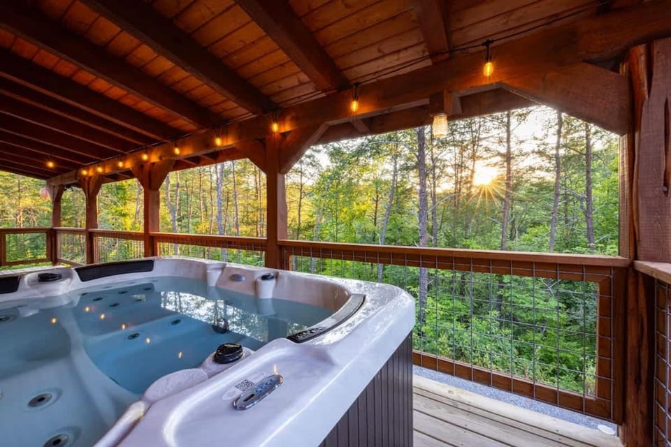 Log Cabin Retreat Spa BBQ Hammocks Dogs Games Cabin in Sevierville