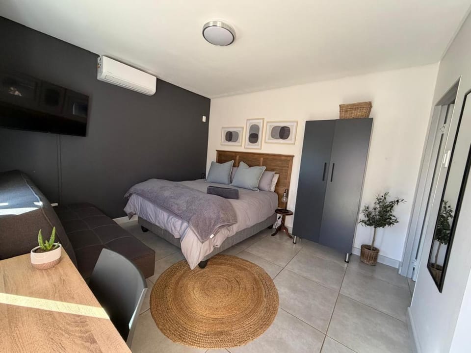 Photo of the whole room, Bedroom, air conditioner