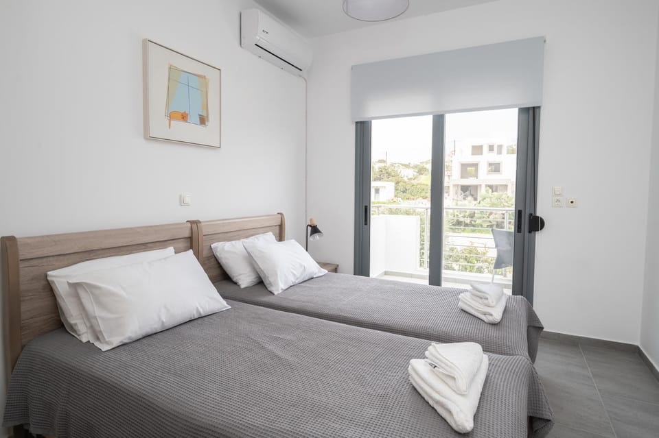 Bedroom, towels, air conditioner