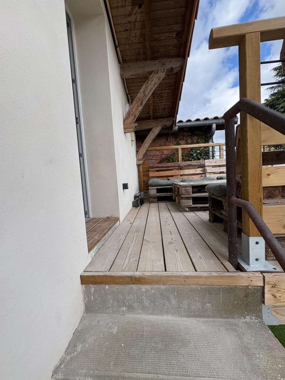 l'atelier sous les toits terrasse parking Apartment in Occitanie