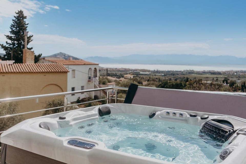 Hot Tub, Mountain view