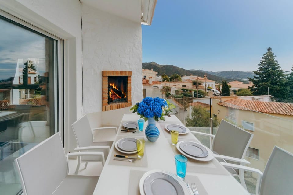 Patio, Natural landscape, Balcony/Terrace