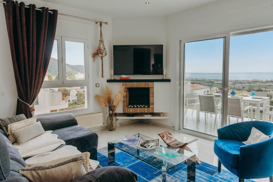 View (from property/room), Balcony/Terrace, Living room