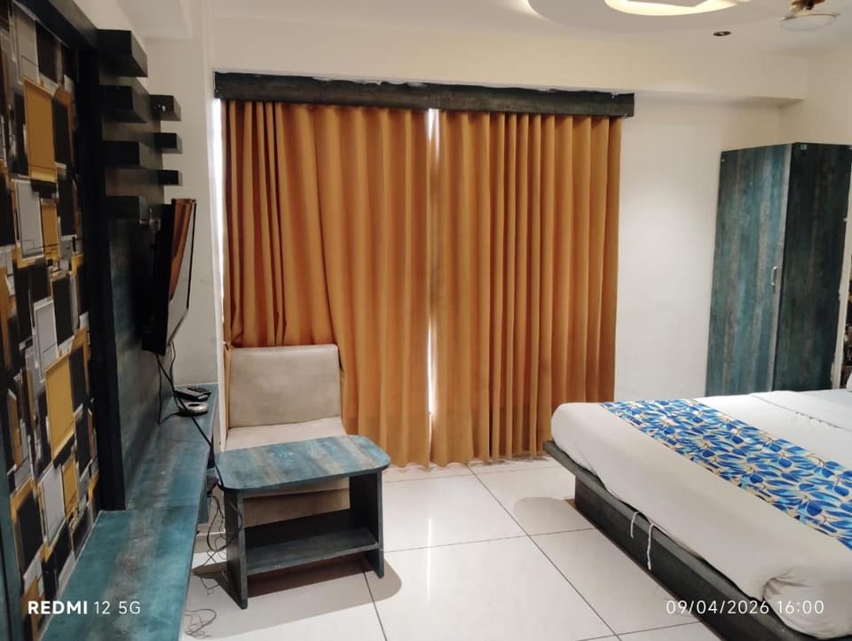 Hotel Pinnacle Sky Hotel in Ahmedabad