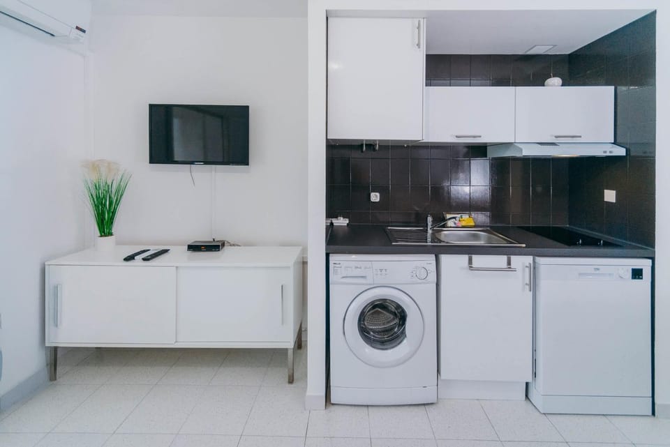 dishwasher, stove, washing machine