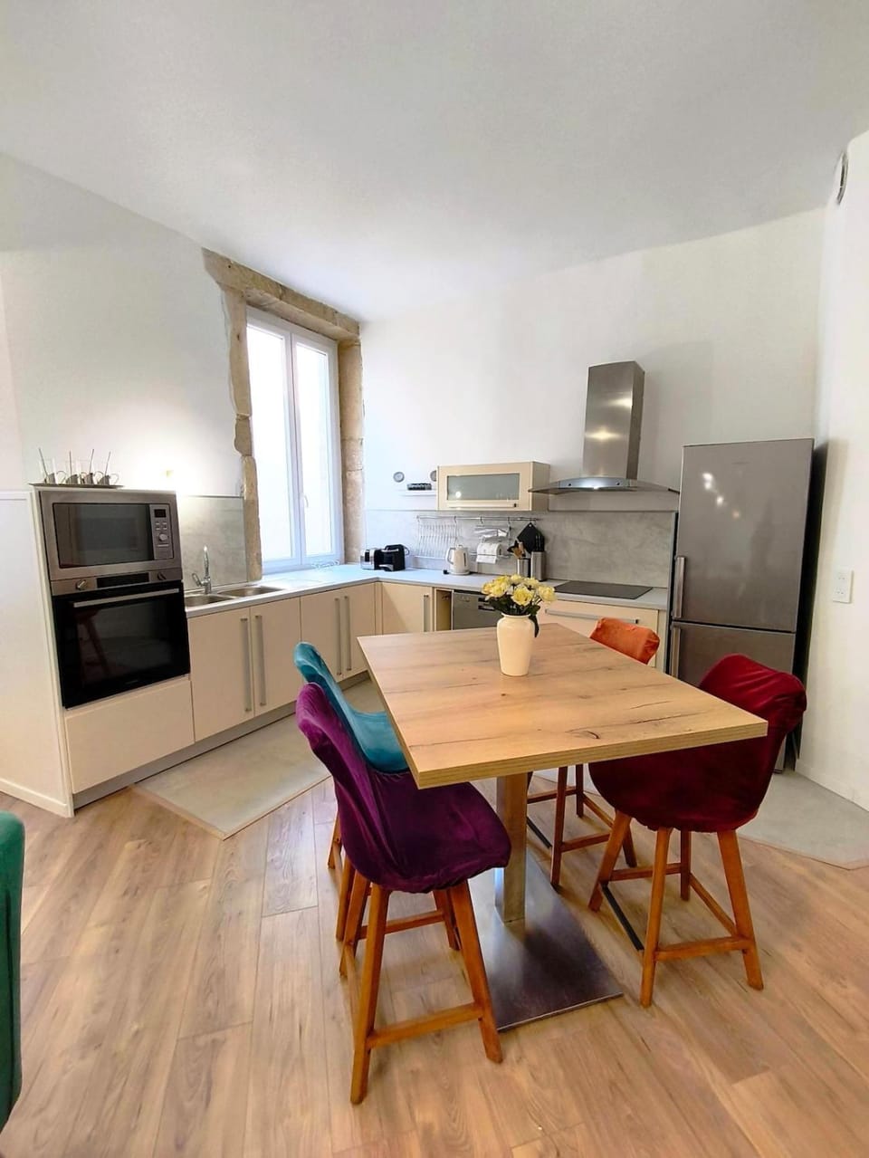 Kitchen or kitchenette, Dining area