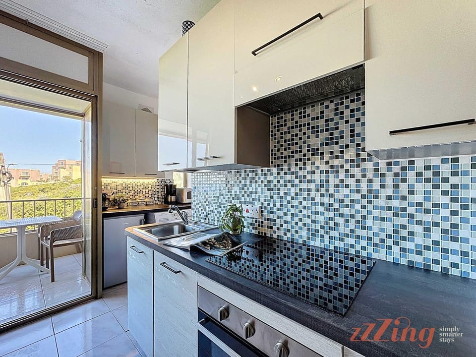 Kitchen or kitchenette, Dining area, stove