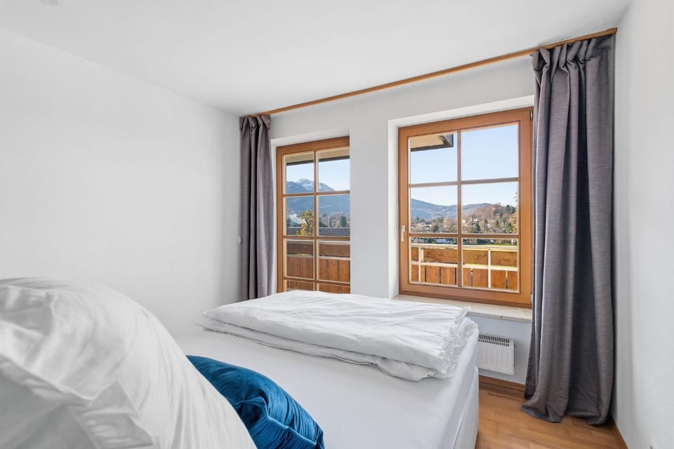 Bed, Balcony/Terrace, Photo of the whole room, Bedroom, Mountain view