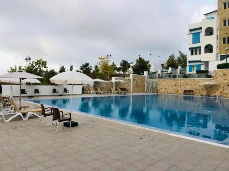 Logement avec Vue sur mer - 2 piscines - 2 chambres - 1 Grand salon Apartment in Tangier-Tétouan-Al Hoceima