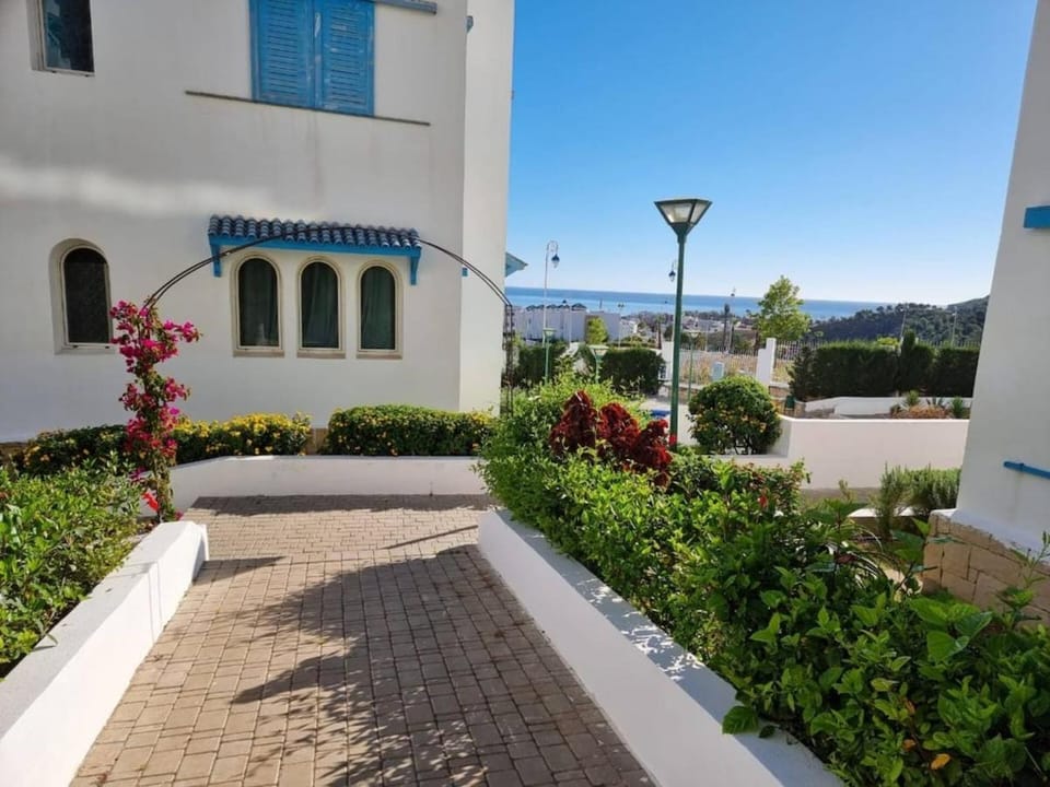 Logement avec Vue sur mer - 2 piscines - 2 chambres - 1 Grand salon Apartment in Tangier-Tétouan-Al Hoceima