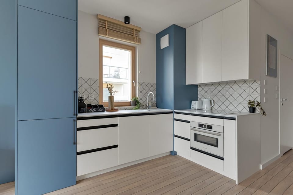Kitchen or kitchenette, dishwasher, oven, stove