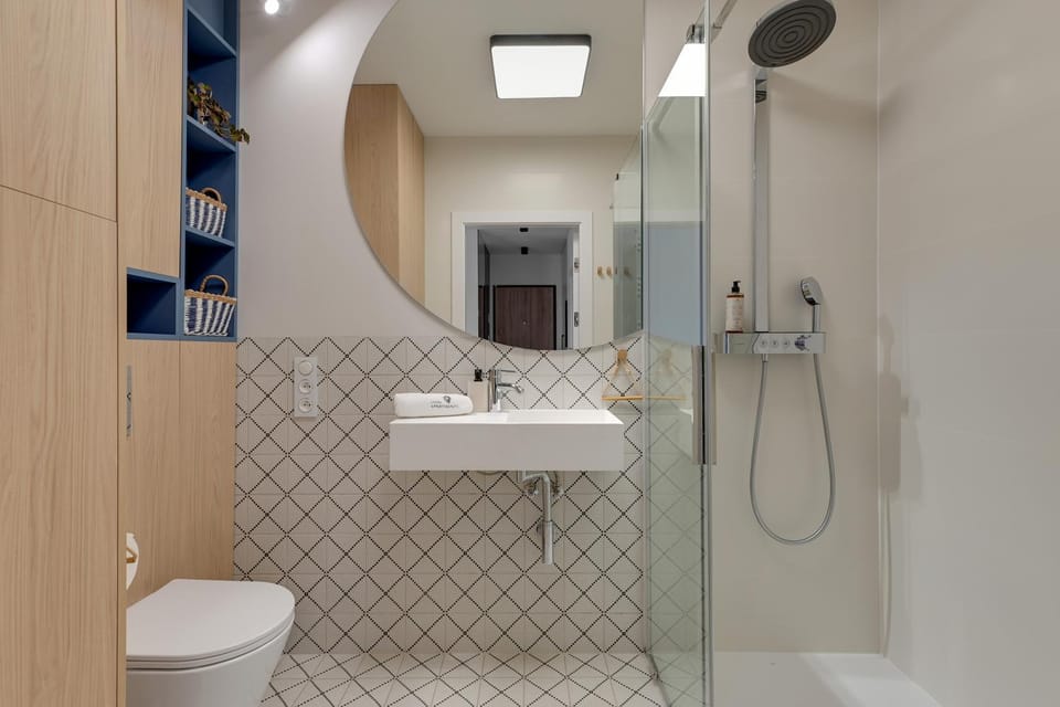 Shower, Toilet, Bathroom, towels