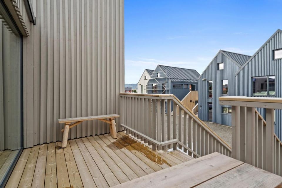New & Stylish Apartment in Central Henningsvær Apartment in Lofoten