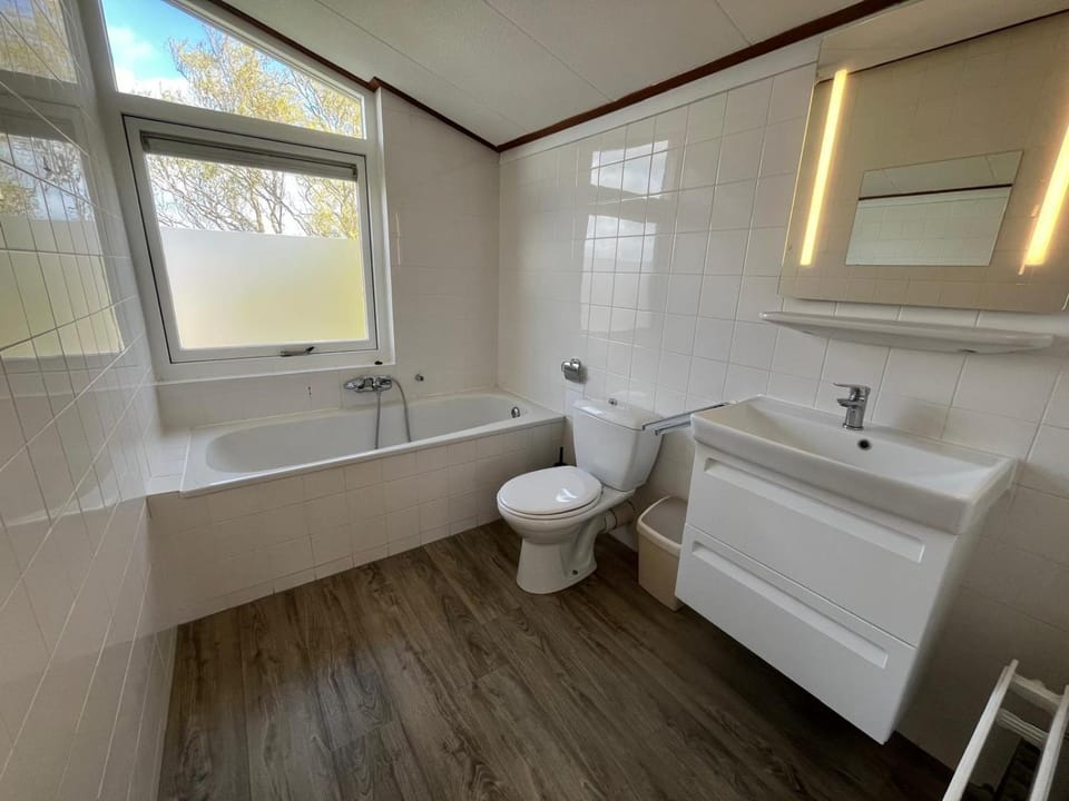 Toilet, Bathroom, towels