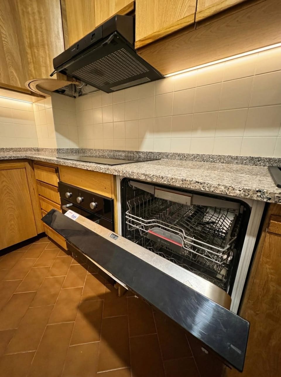 Spacious Modern Apt AC Close to Metro Apartment in Milan