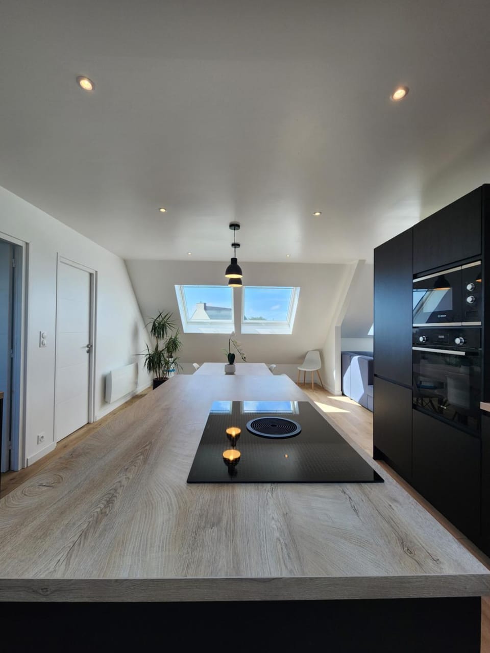 Kitchen or kitchenette, Dining area