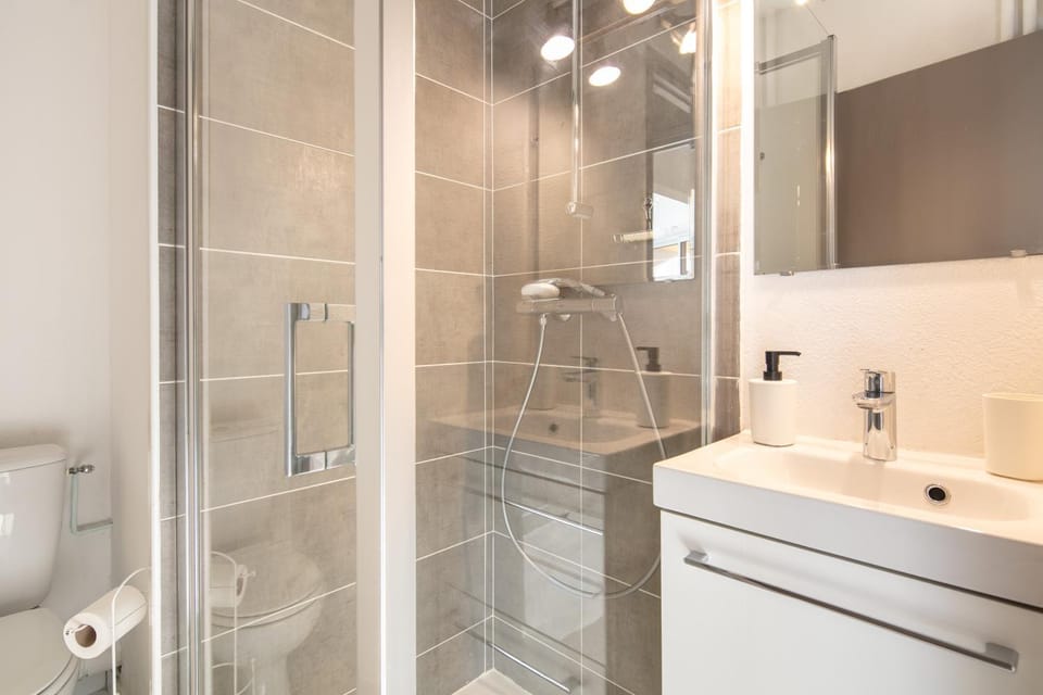 Shower, Bathroom