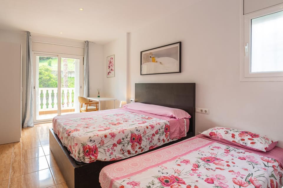 Property building, Living room, Bedroom