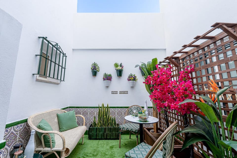 797 HOLIDAY RENTALS-El patio andaluz en la carihuela 1 min playa Apartment in Torremolinos