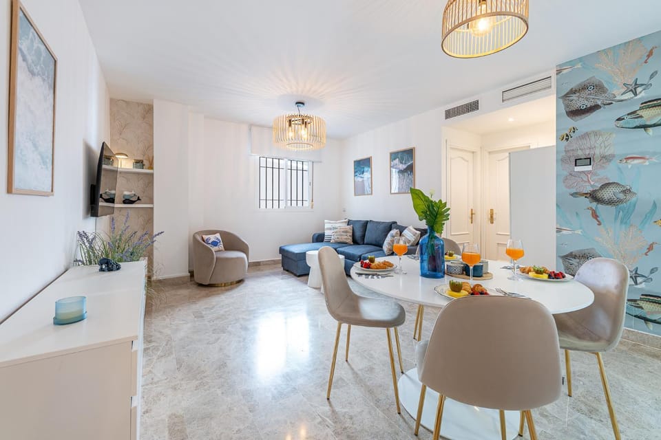 797 HOLIDAY RENTALS-El patio andaluz en la carihuela 1 min playa Apartment in Torremolinos