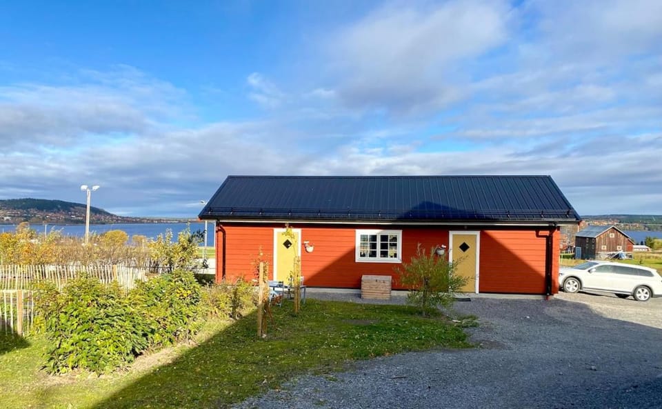Genuine log cabin with lake views on horse farm Cabin in Sweden