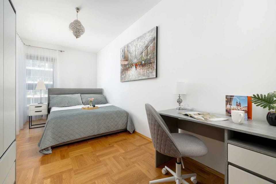 Bed, Photo of the whole room, Seating area