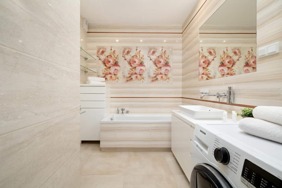 Bathroom, Bath, towels, washing machine