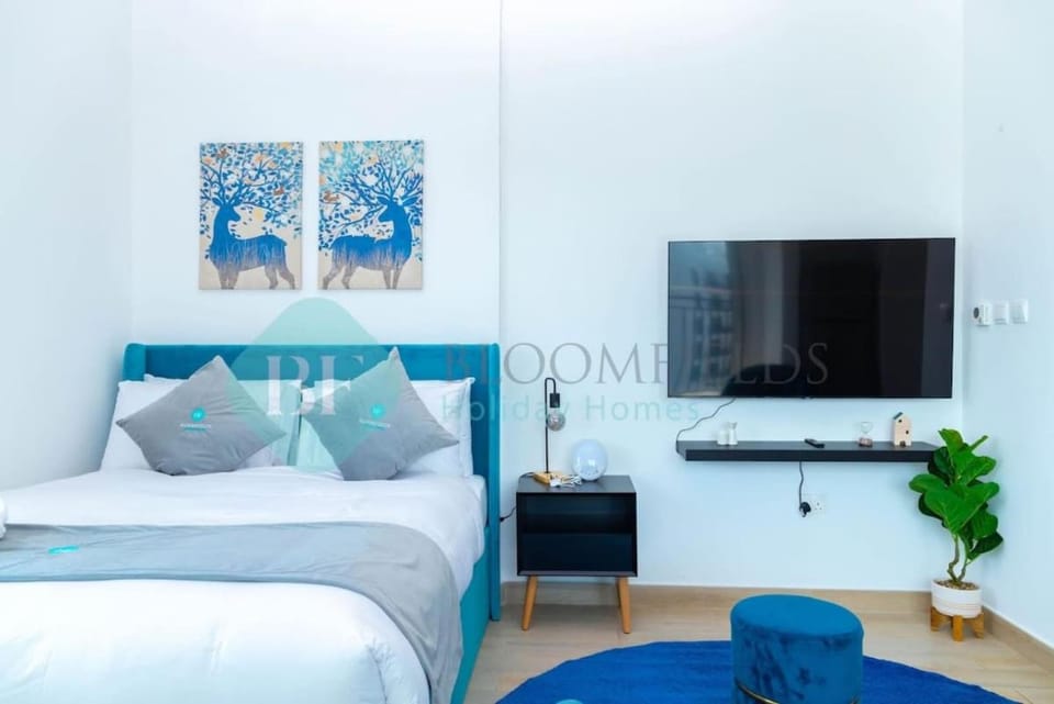 Bloomfields Stu Partial Canal View in Waters Edge Apartment in Abu Dhabi