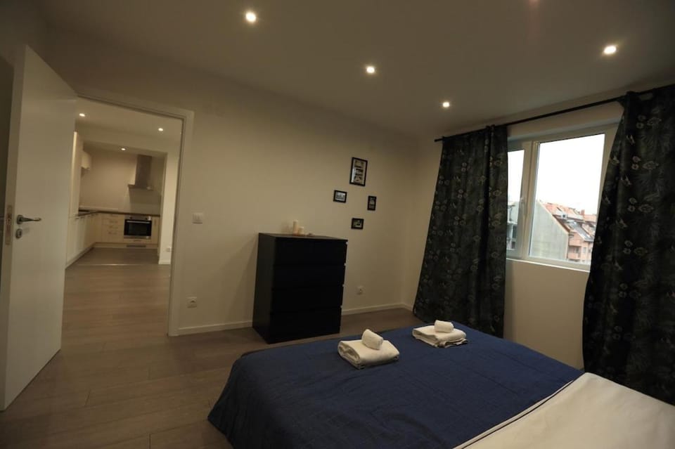 Bedroom, towels
