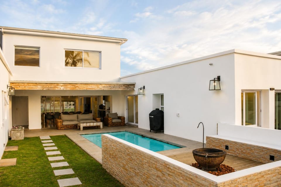 Property building, Swimming pool, fireplace