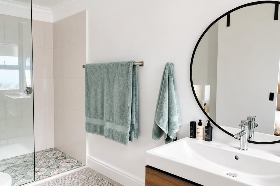 Shower, Bathroom, towels