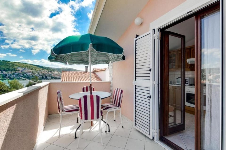 Apartments Prkacin Bed and Breakfast in Okrug Gornji