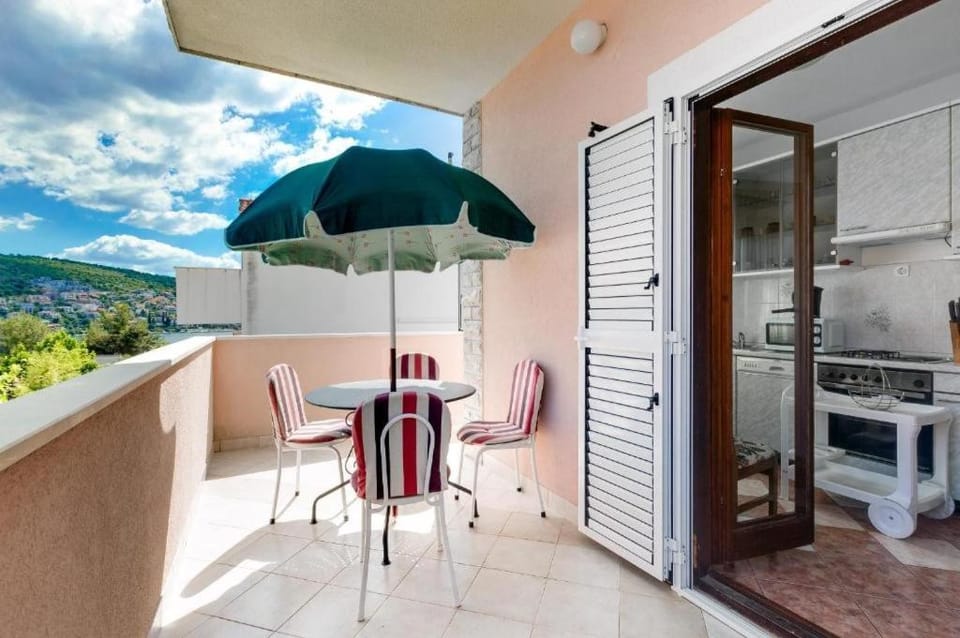 Apartments Prkacin Bed and Breakfast in Okrug Gornji