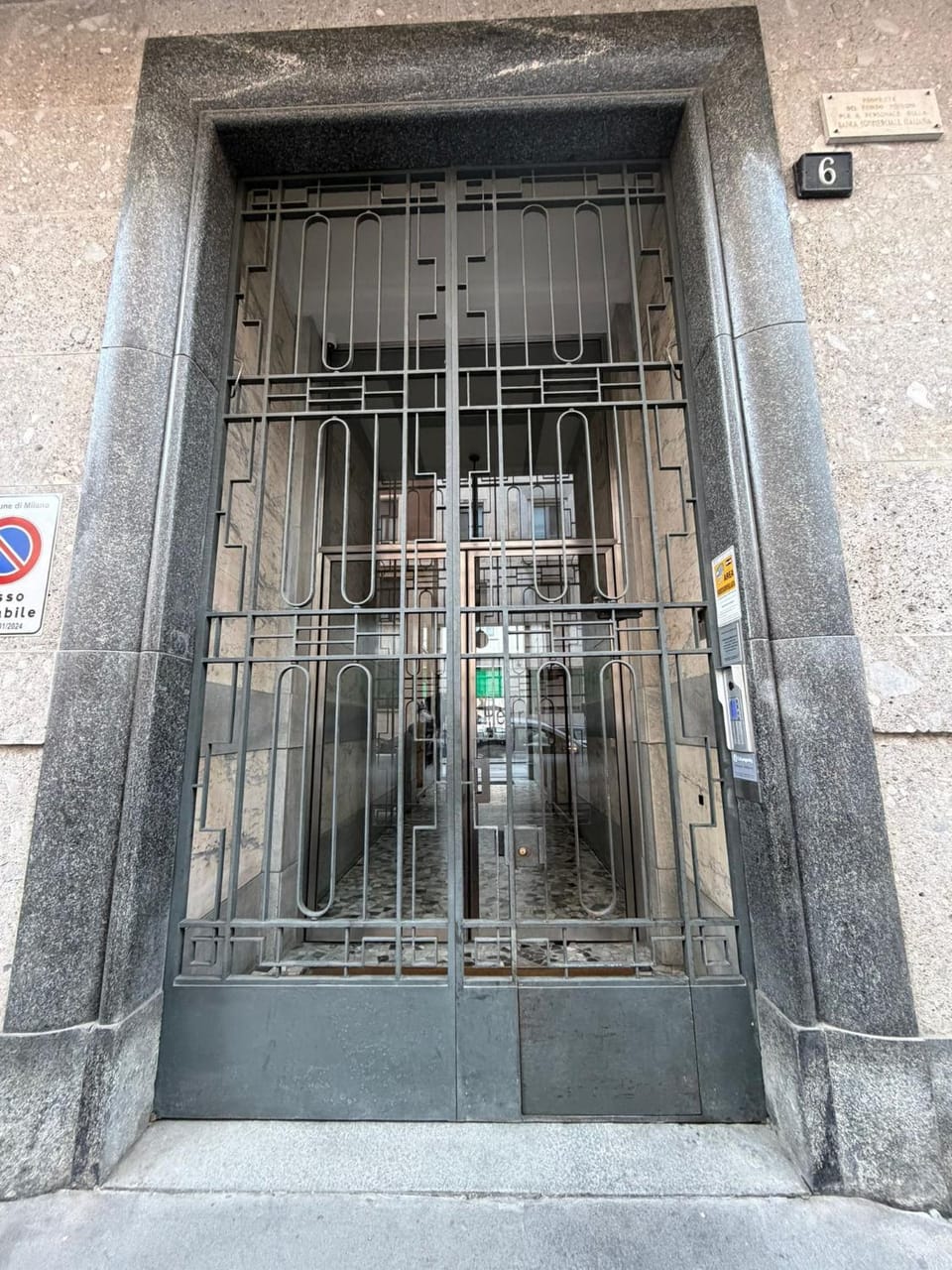Facade/entrance