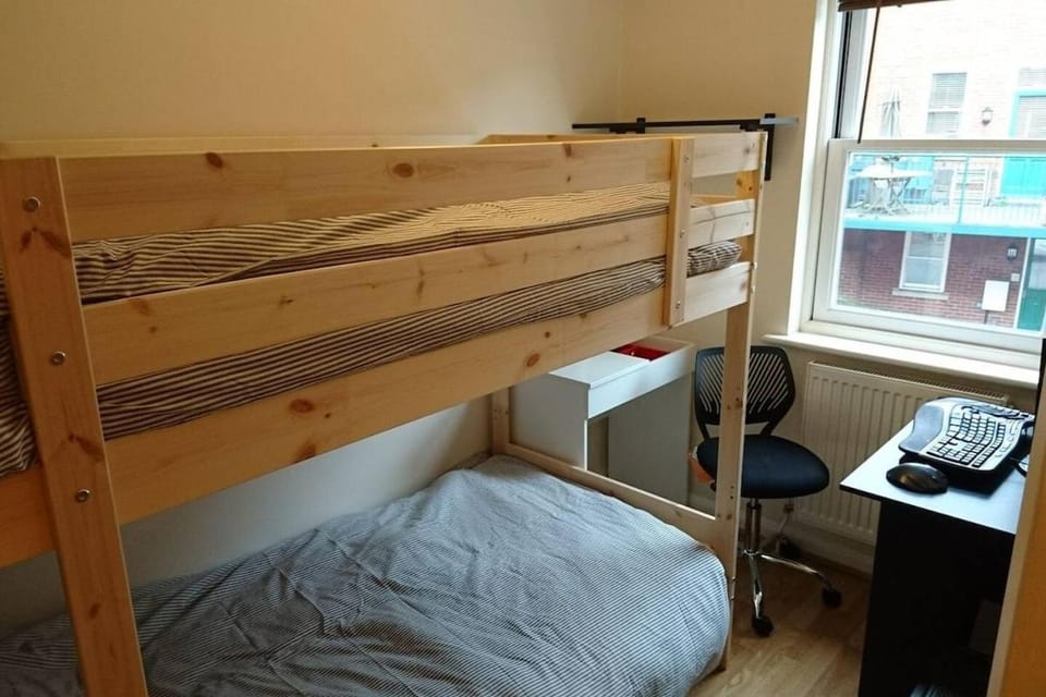 Spacious City Centre Townhouse - sleeps 8! House in Canterbury