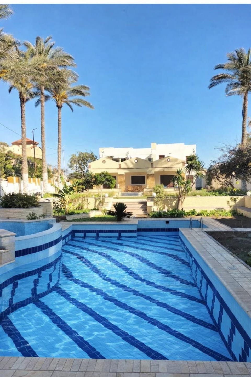 NEW! The Diplomat - High Class - Family Villa - Private Pool - Bubble bath -new AC- Up to 10 guests - 4 Min Walk to Beach Villa in Alexandria Governorate