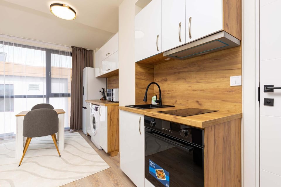 Kitchen or kitchenette, oven