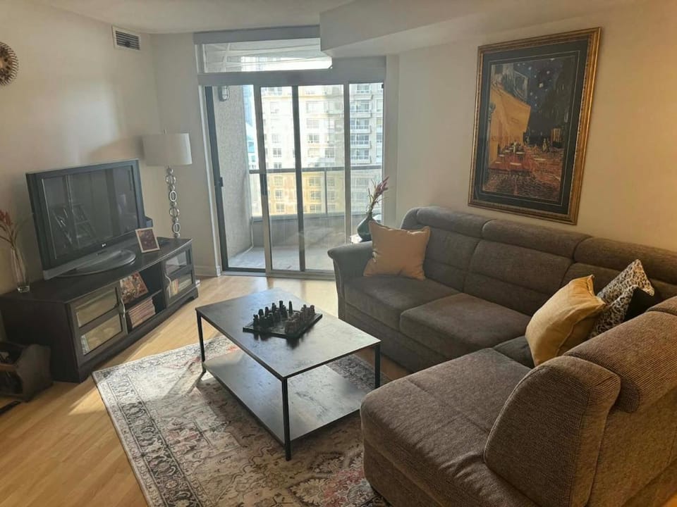 Prime Location! Steps to Transit, Shops & Dining Apartment in Mississauga