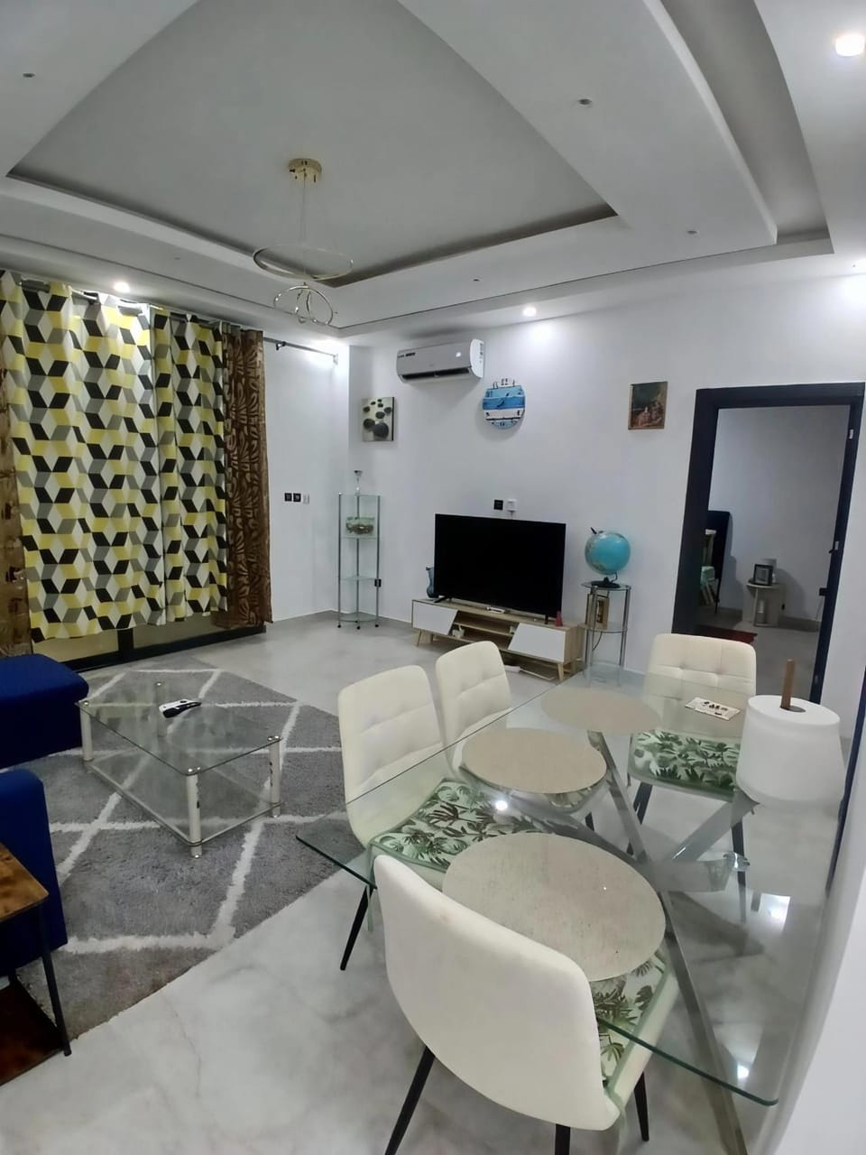 Communal lounge/ TV room, TV and multimedia, Living room, Dining area, air conditioner